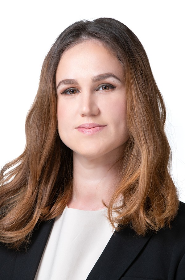 Retrato profesional de Tilly Nguyen, abogada de inmigración