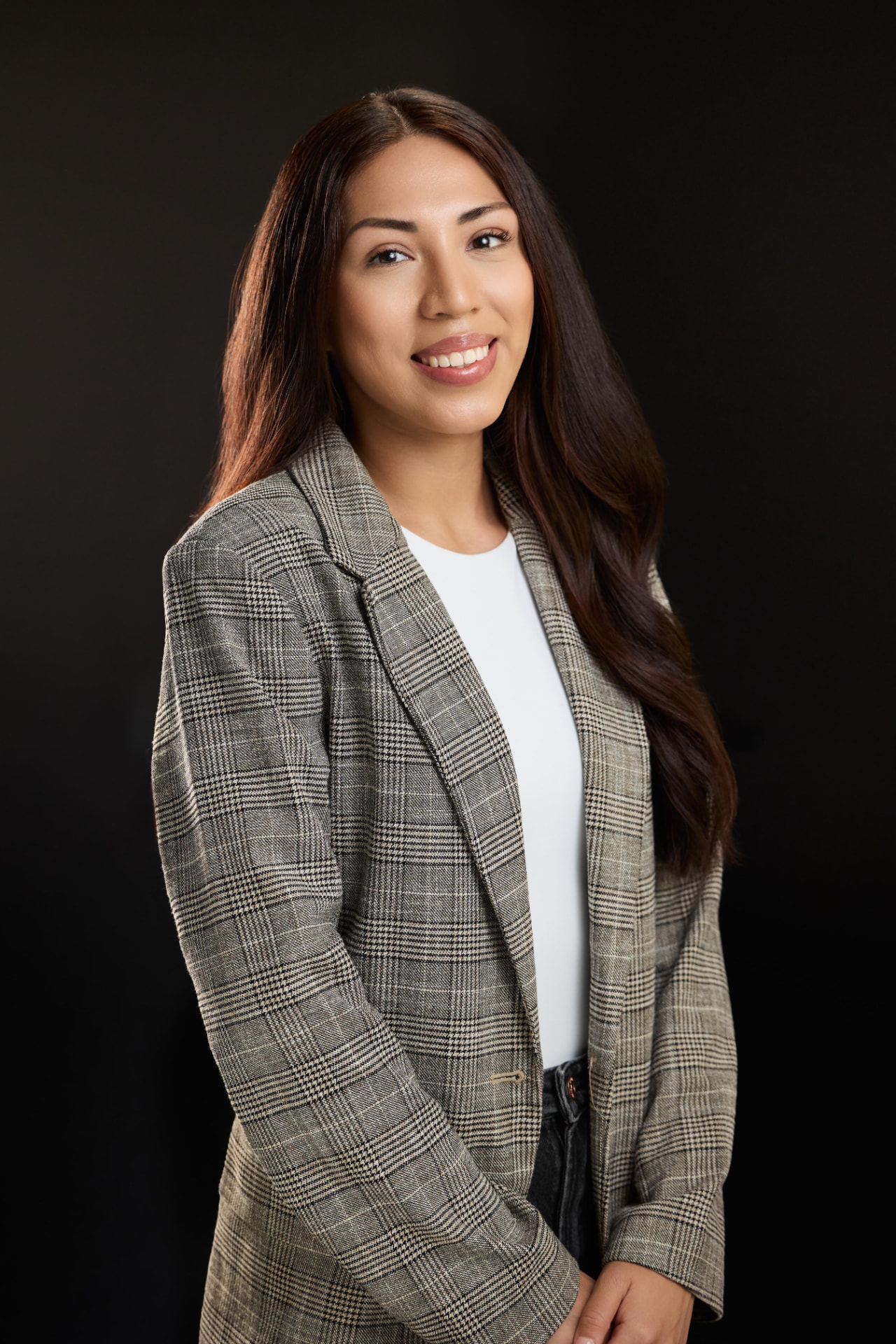 Retrato profesional de Suzy Olivares, asistente legal